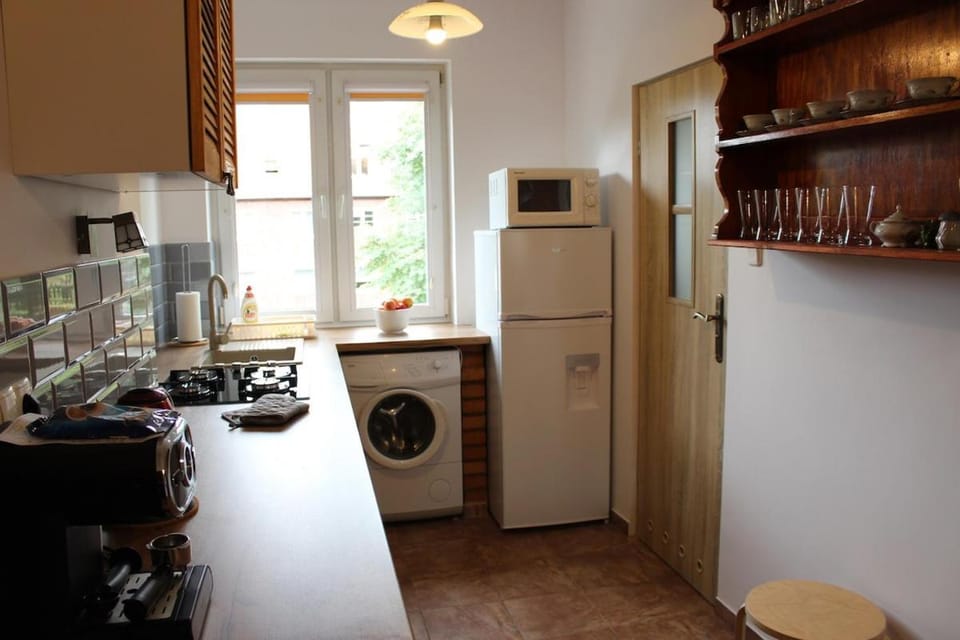 Coffee/tea facilities, Kitchen or kitchenette, dishwasher, oven, stove