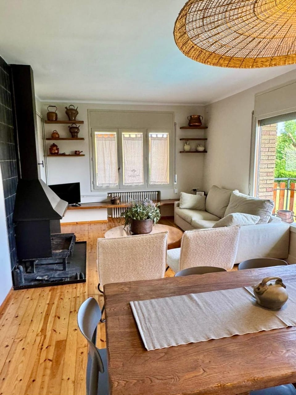 Living room, Seating area, Dining area