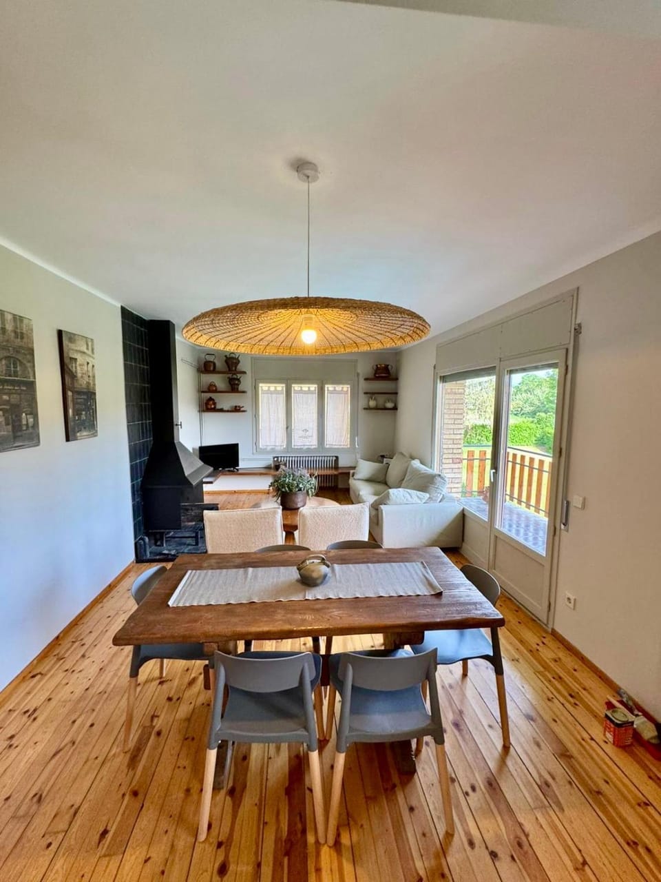 Living room, Dining area