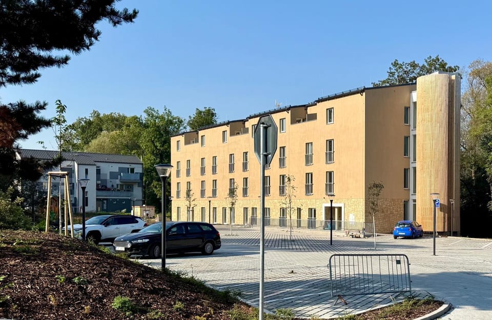 Neighbourhood, Location