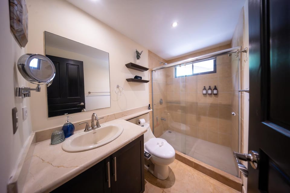 Shower, Toilet, Bathroom, bidet, towels