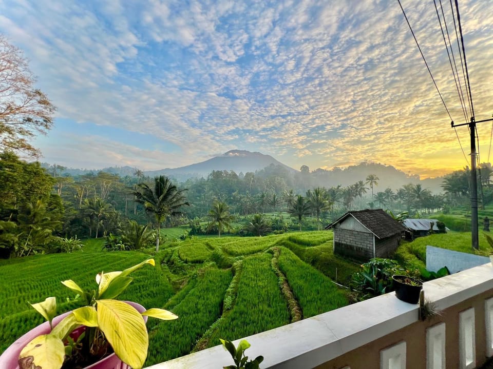 Nearby landmark, Day, Natural landscape, Mountain view, Sunrise