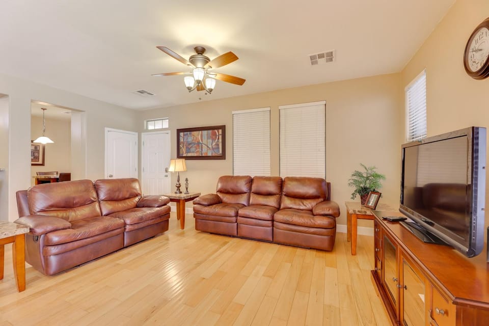 Family Home w/ Community Perks - 8 Mi to Chandler! House in Gilbert
