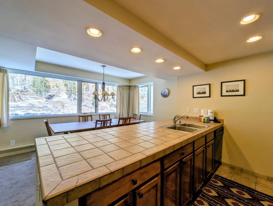 Kitchen or kitchenette, Dining area, Mountain view, furniture, kitchen