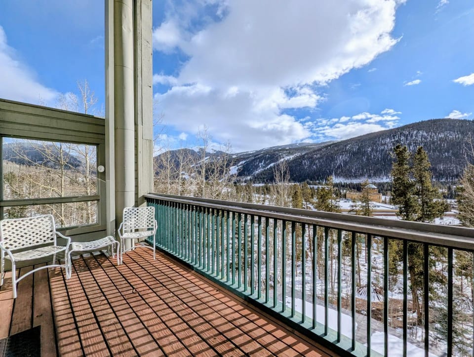 Day, Winter, Balcony/Terrace, Seating area, Mountain view