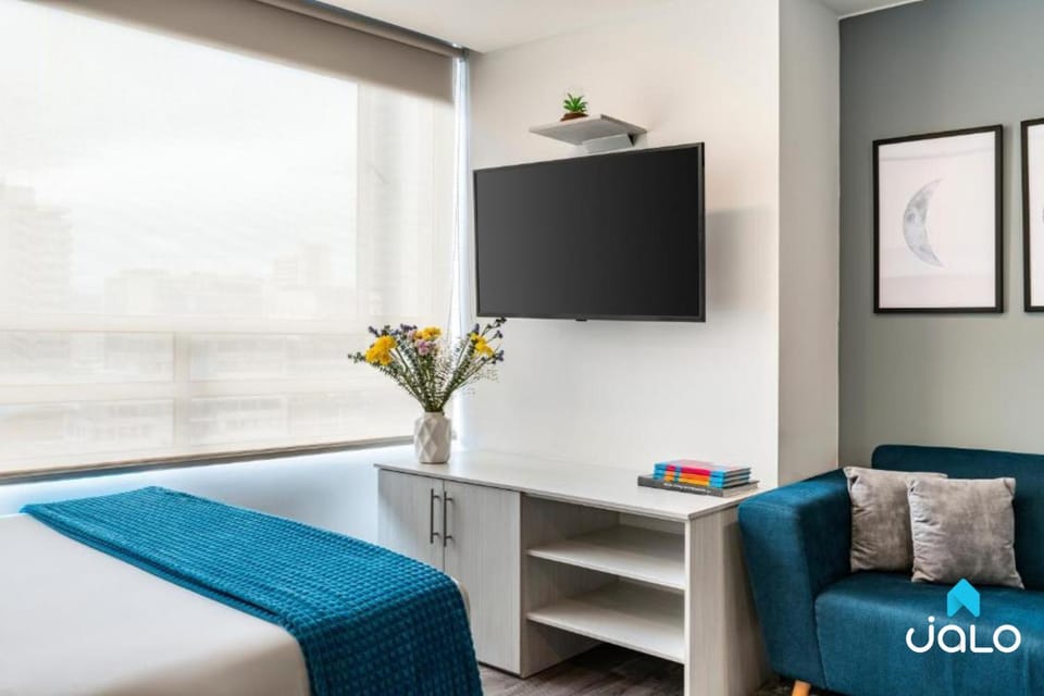 Bed, TV and multimedia, Bedroom