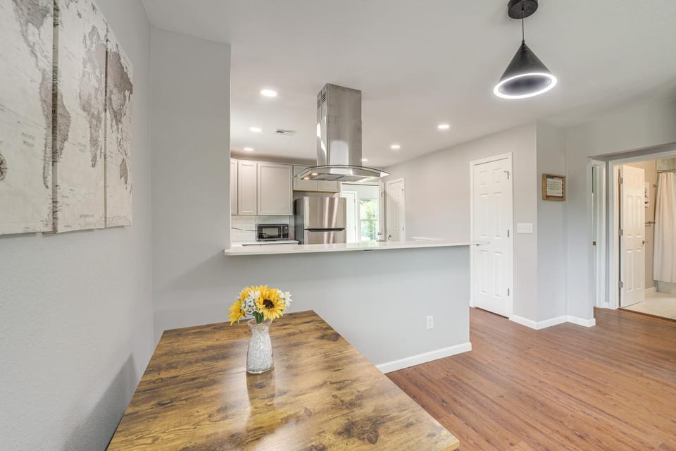 7 Mi to Dtwn: Authentic Haunted Apt in Tulsa! Apartment in Tulsa