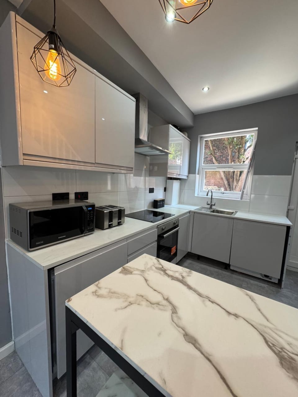 Kitchen or kitchenette, Photo of the whole room, Dining area, minibar, stove