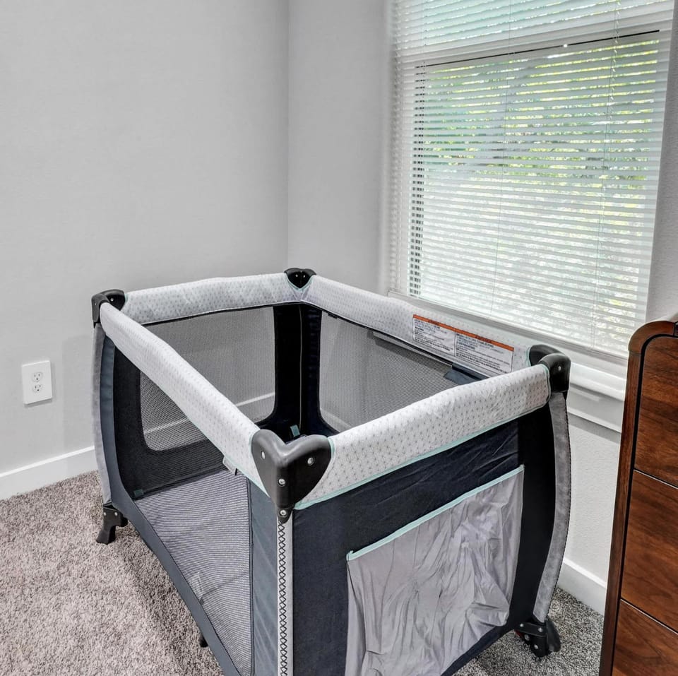 Waxahachie Walkup Backyard Oasis 1 Mi to DWTN Professionally Managed By Stay Albatross House in Waxahachie