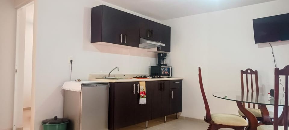 TV and multimedia, Kitchen or kitchenette, Dining area, stove