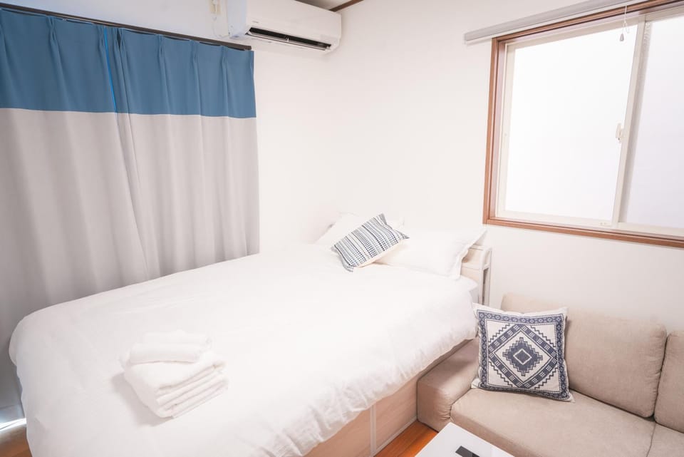 Bed, Photo of the whole room, Bedroom, towels, air conditioner