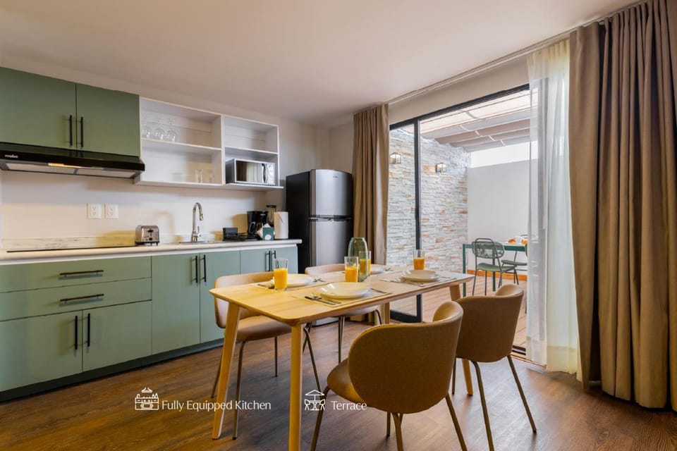 Kitchen or kitchenette, Living room, Seating area, Dining area, minibar, oven