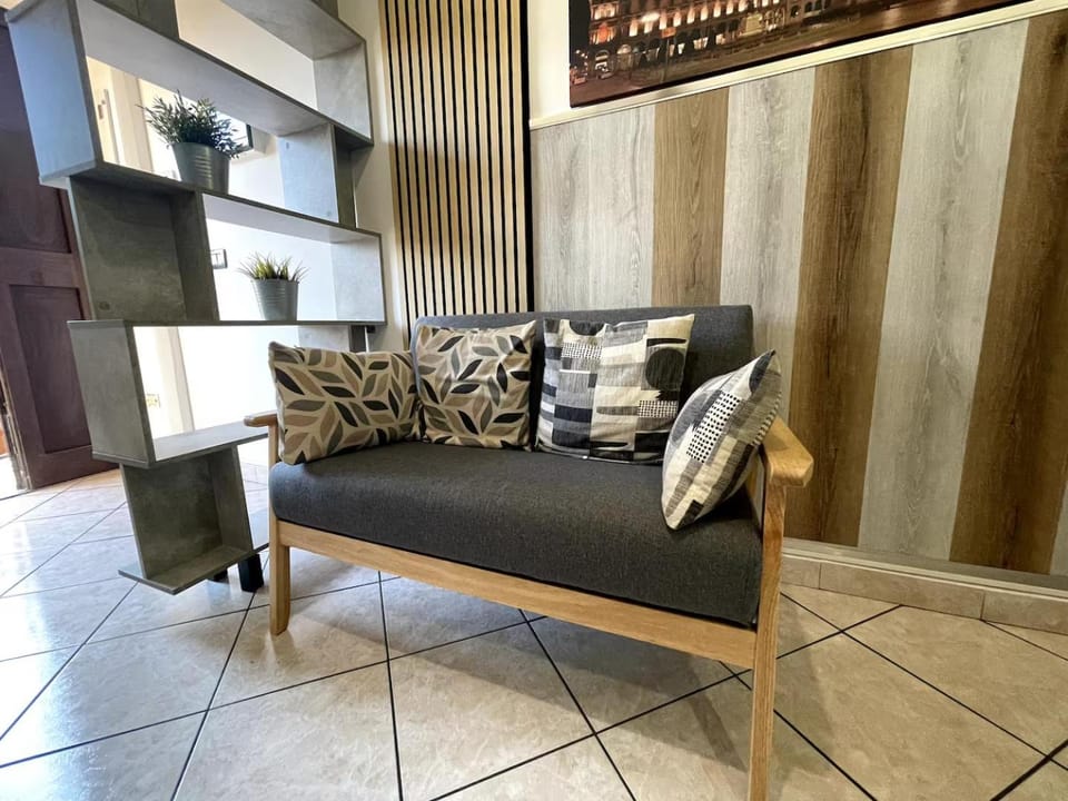 Day, Living room, Seating area