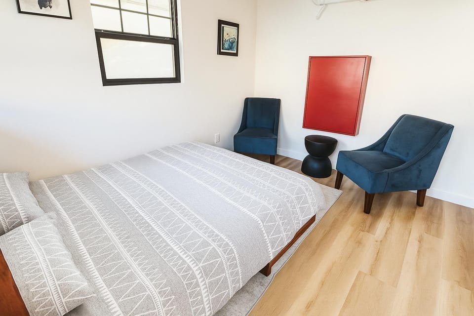 Charming Casita near USC, SOFI, and Culver City Apartment in View Park-Windsor
