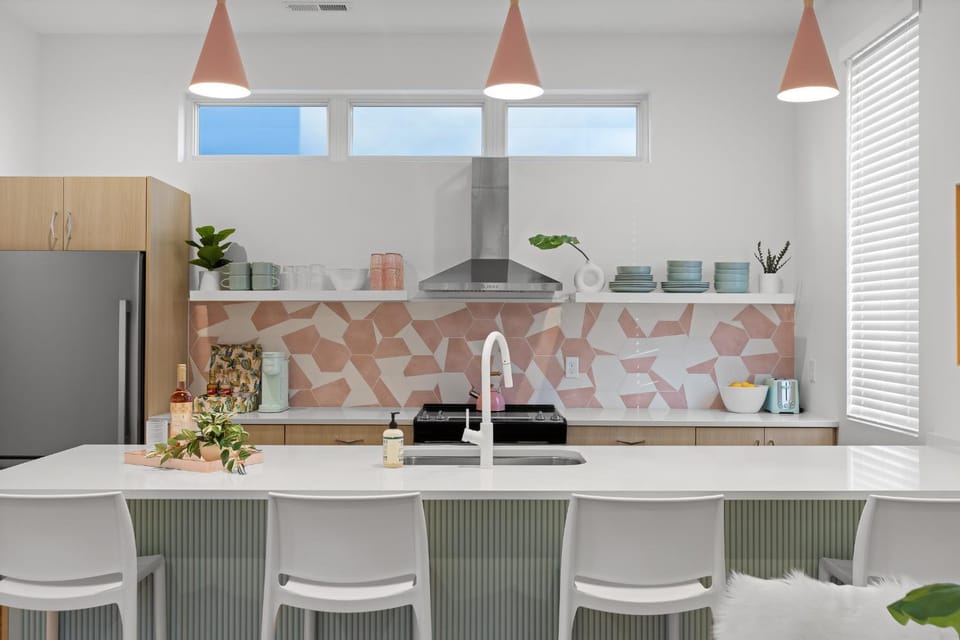 Starburst - An Atomic Ridge Home Villa in East Ridge