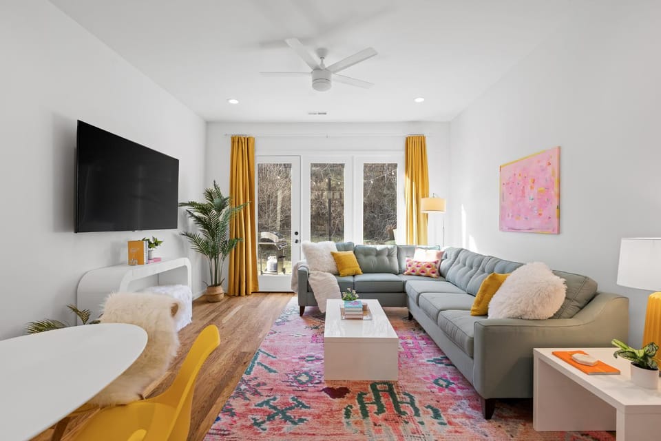 Starburst - An Atomic Ridge Home Villa in East Ridge