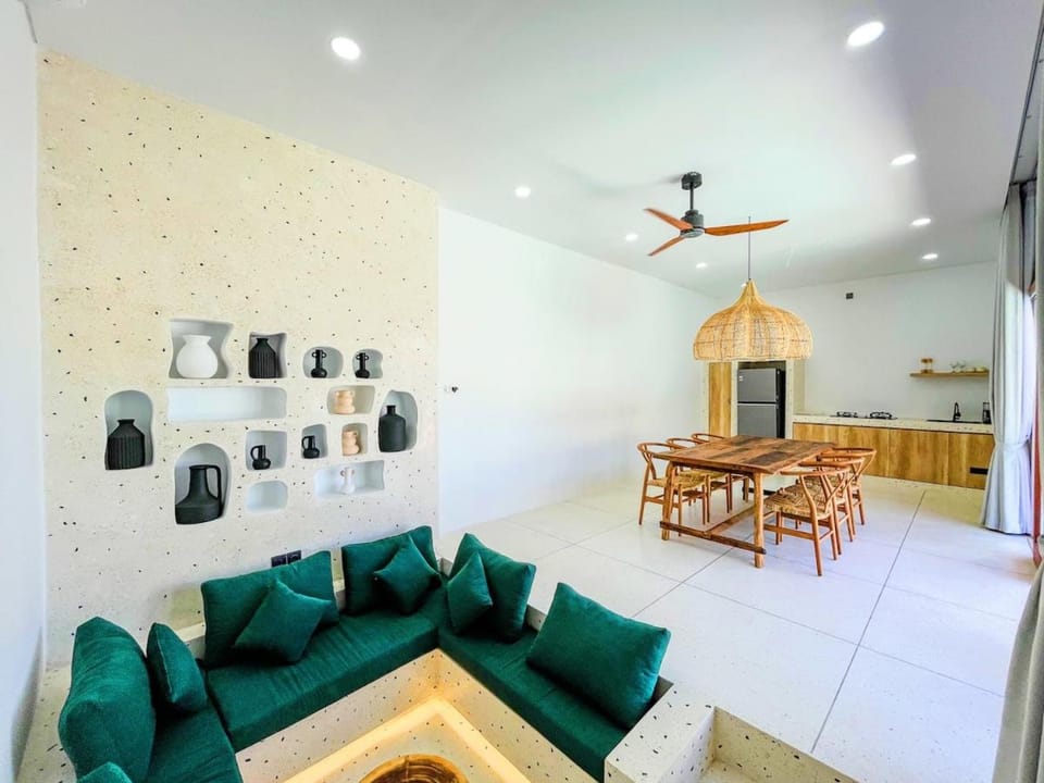 Kuta Mansion 2 - Up to 6 people, full AC, Kuta Villa in Pujut