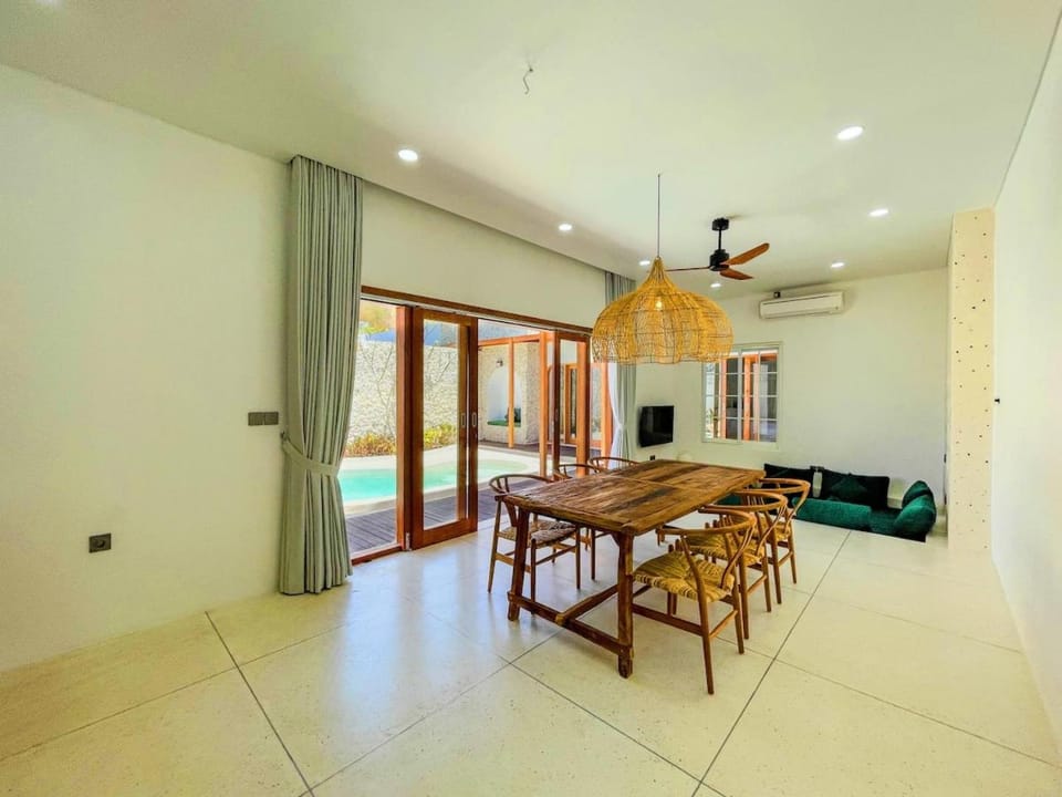 Kuta Mansion 2 - Up to 6 people, full AC, Kuta Villa in Pujut