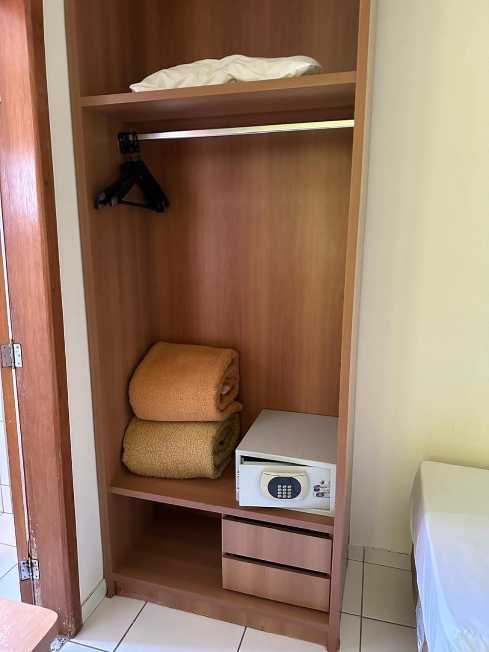 Bedroom, safe, wardrobe