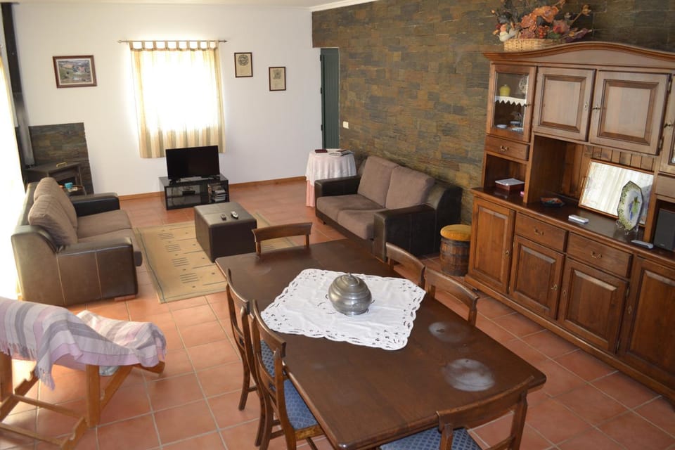 Communal lounge/ TV room, TV and multimedia, Living room, Evening entertainment