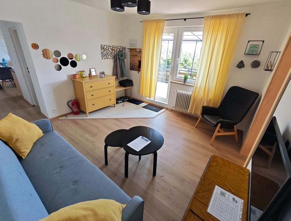 Communal lounge/ TV room, TV and multimedia, Living room, Seating area, Evening entertainment