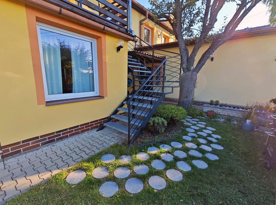 Property building, Day, Garden, Garden view