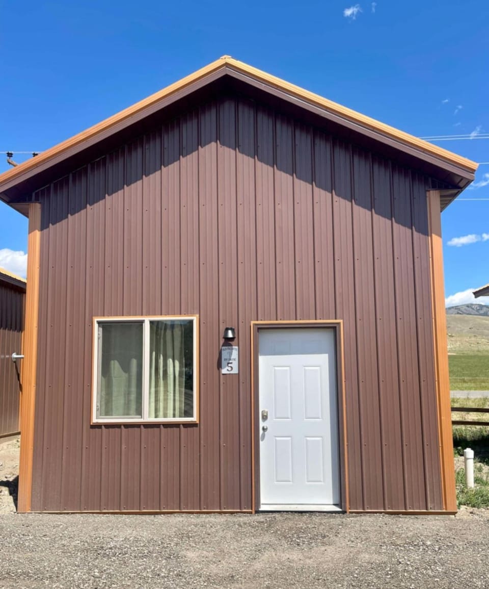 Old Faithful RV Park LLC House in Wapiti