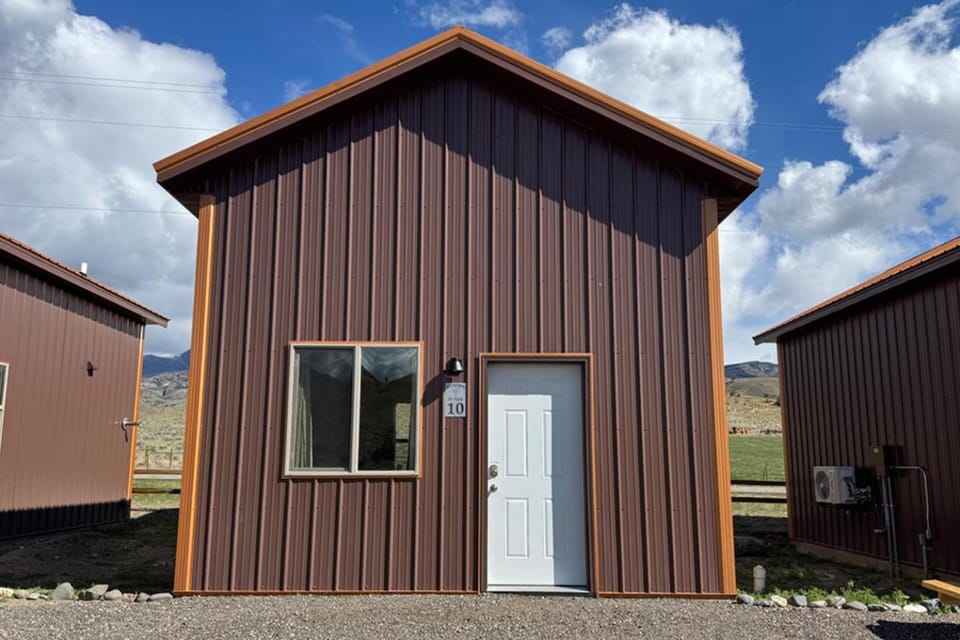 Property building, Day, Mountain view