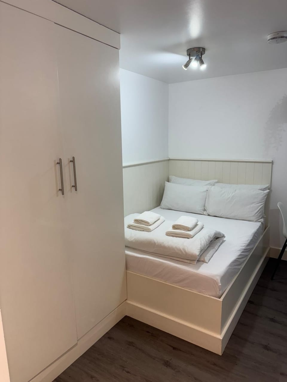Modern Studio Flat by Belsize Park Station Apartment in London Borough of Camden