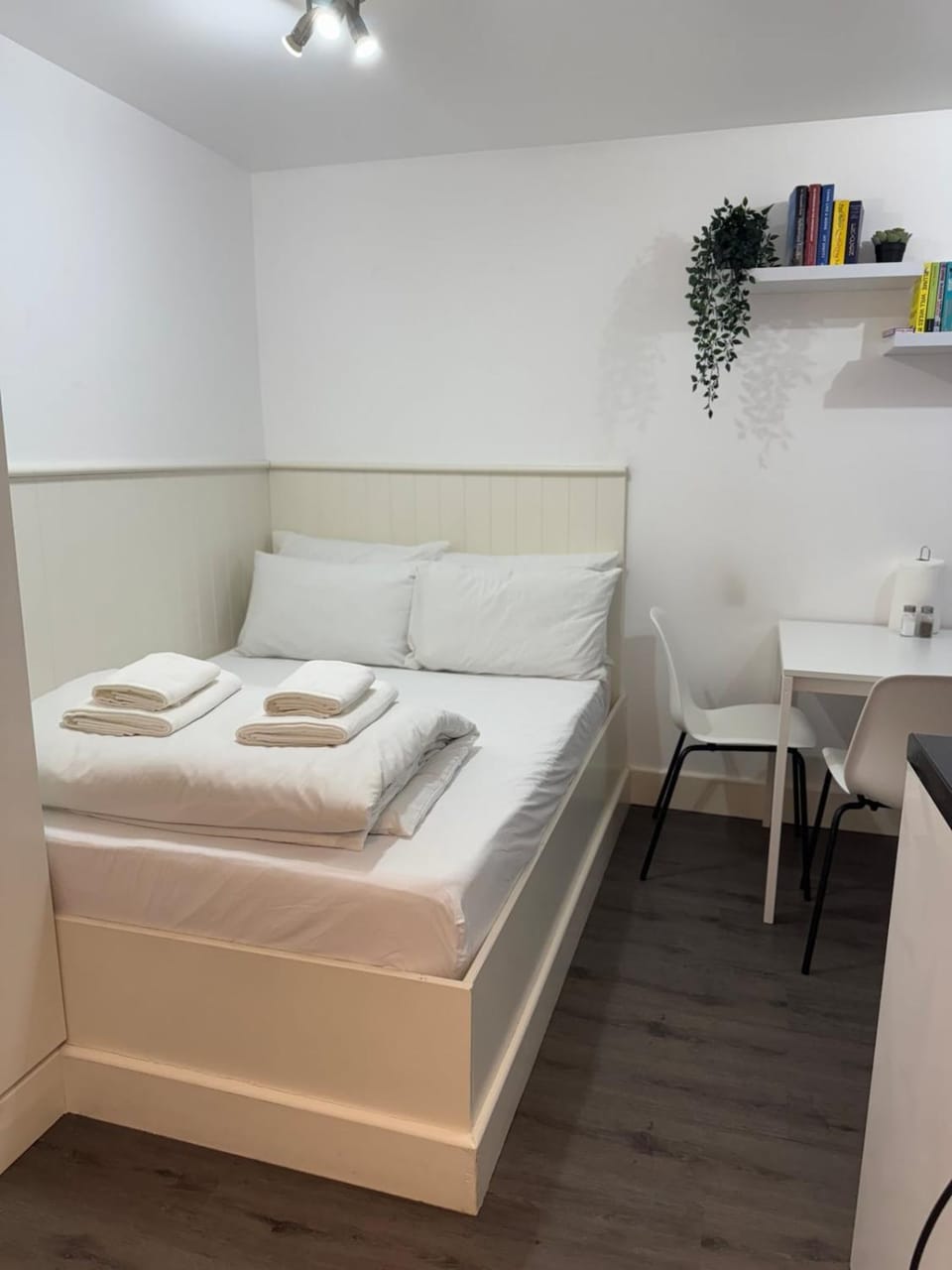 Modern Studio Flat by Belsize Park Station Apartment in London Borough of Camden