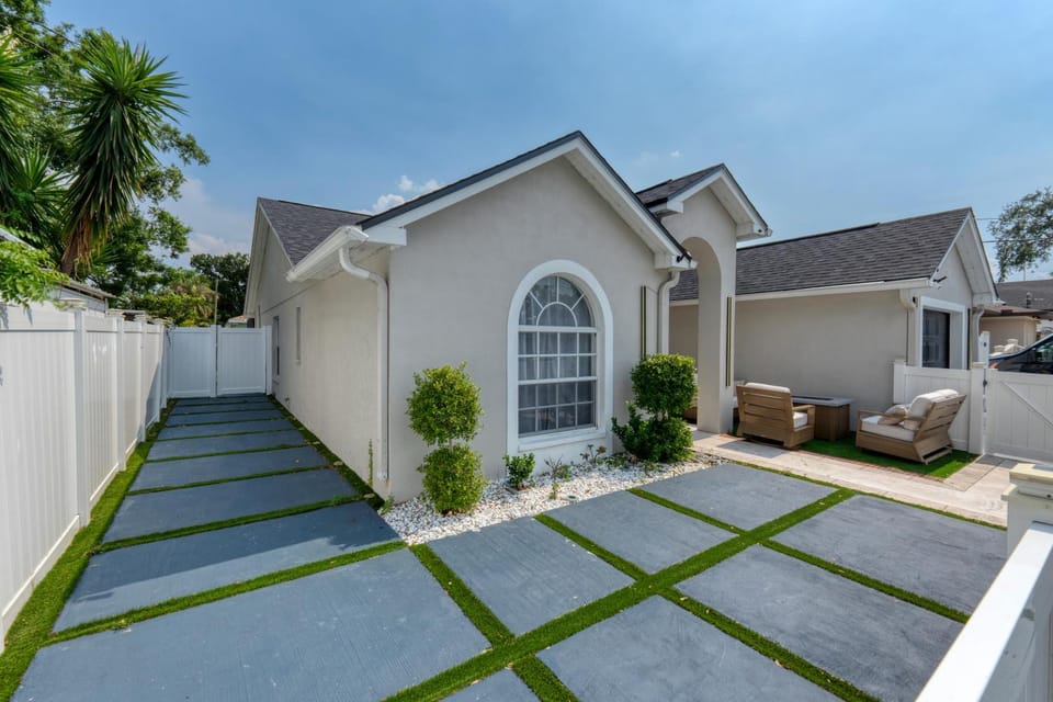 Luxury apartment 1 mile away from Raymond James stadium Apartment in Tampa