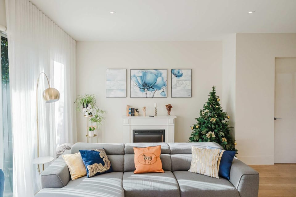 Spacious 4BR Designer Home in Prime Brighton East House in Melbourne