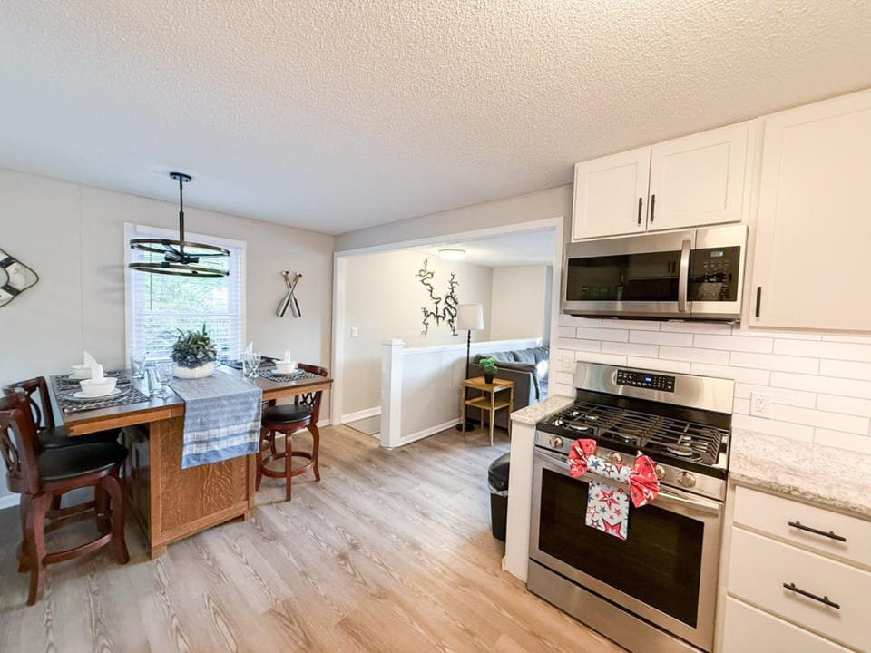 Dining area, kitchen