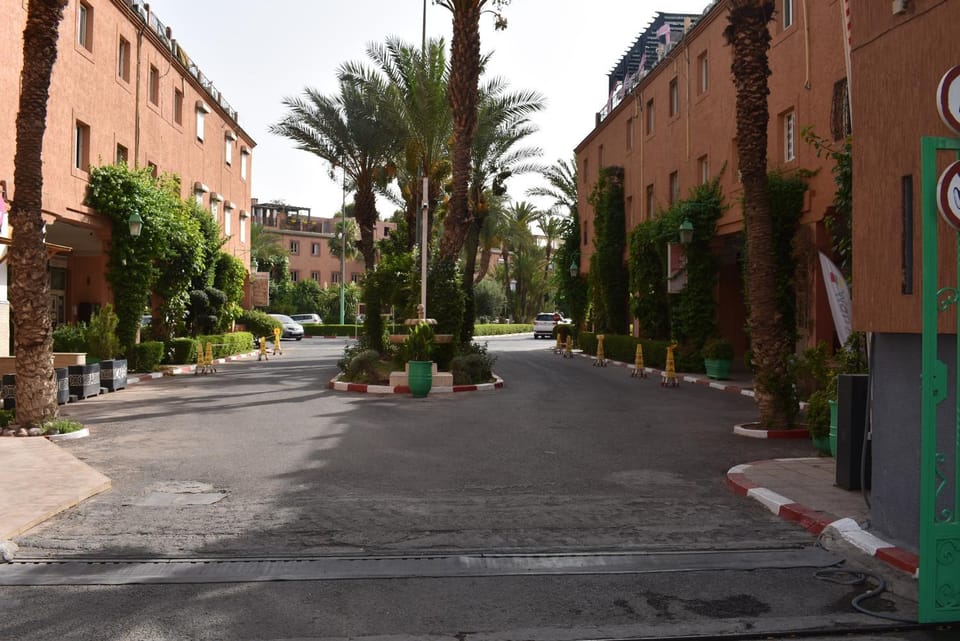 Neighbourhood, Street view