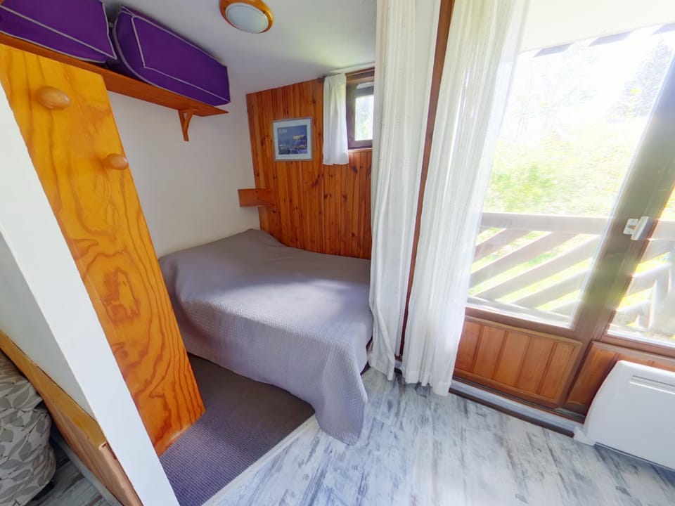 Studio lumineux avec loggia et parking aux Rousses - FR-1-834-3 Apartment in Jura