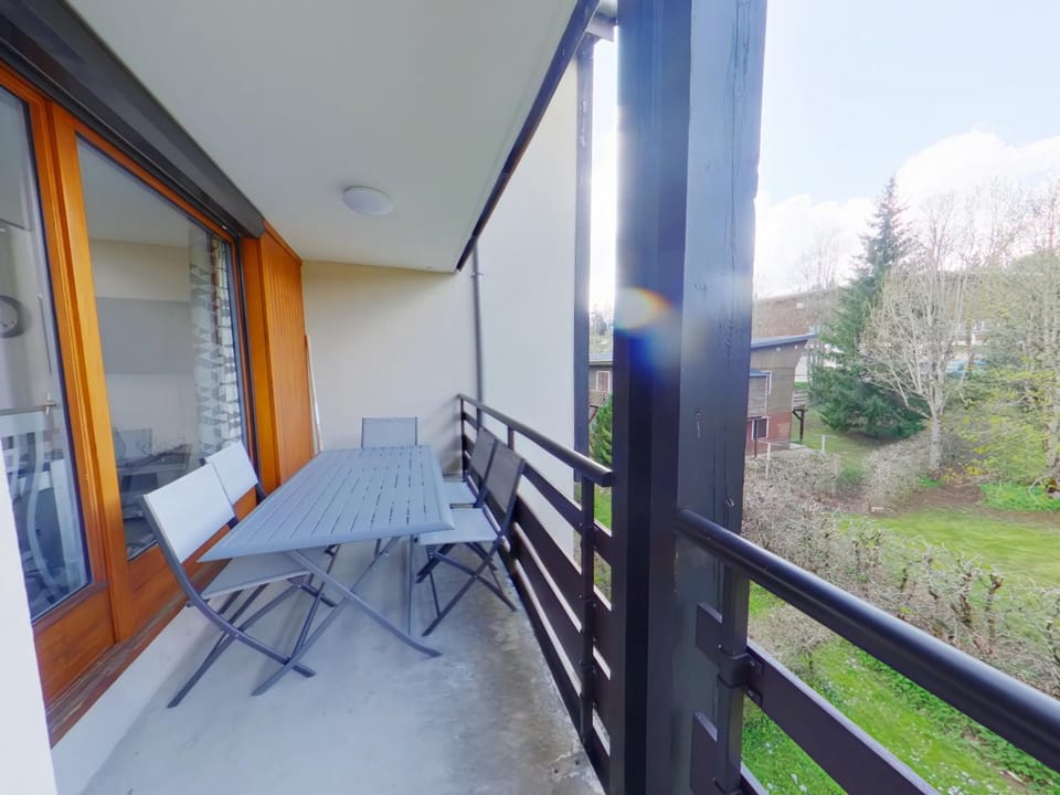 Appartement 2 chambres avec balcon près des pistes aux Rousses - FR-1-834-2 Apartment in Jura
