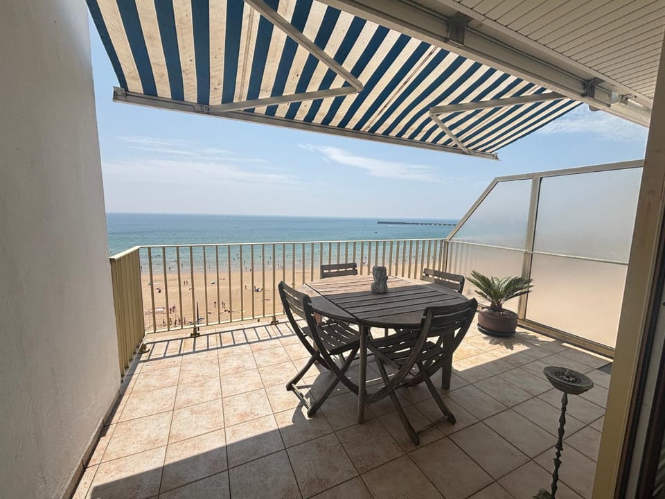 Appartement avec terrasse face plage, 4 pers Apartment in Les Sables-d'Olonne
