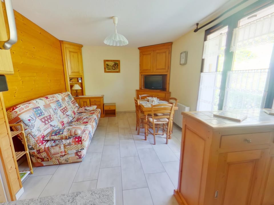 Appartement confortable avec terrasse et Wi-Fi aux Rousses - FR-1-834-1 Apartment in Jura