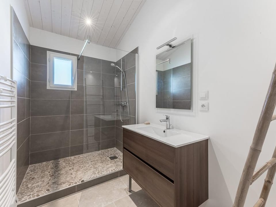 Maison familiale pour 10 avec patio et piscine à La Flotte - FR-1-835-29 Villa in La Flotte