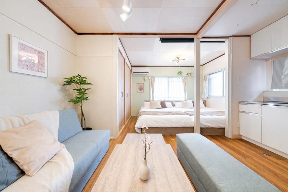 Bed, Living room, Diving