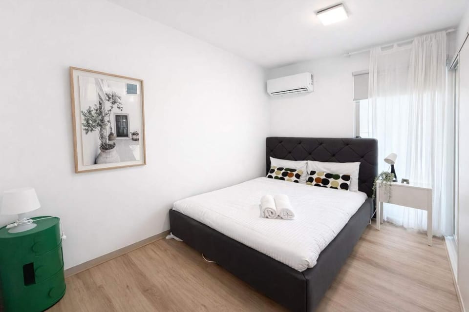 Brunswick 2BR Living Near Lygon & Sydney Rd Apartment in Melbourne