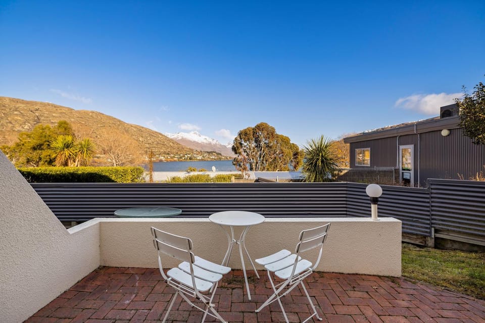 Patio, View (from property/room), Lake view, Mountain view