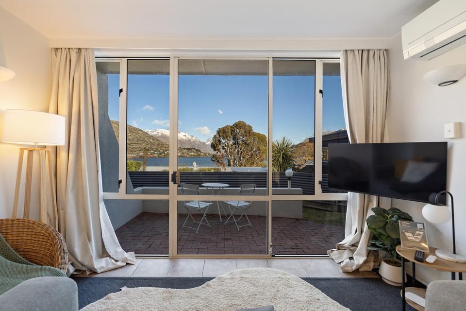 View (from property/room), Living room, Lake view, Mountain view
