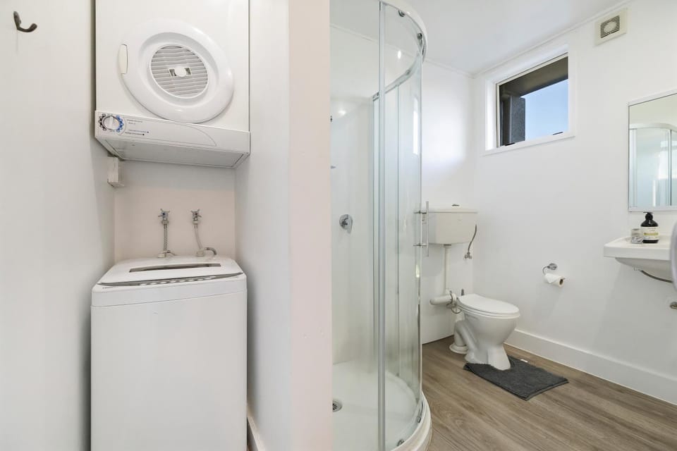 Shower, Bathroom, washing machine, dryer