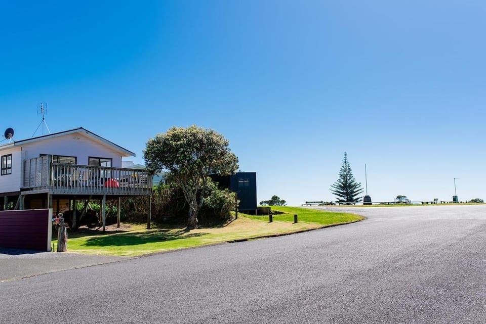 Brighton family bach - sea views House in Bay Of Plenty