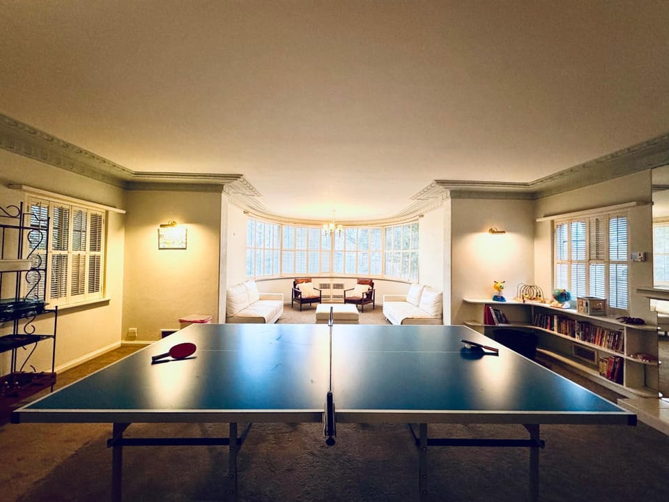 Cozy Beachside 5BR Home with Pool, Rumpus & King beds House in Hampton