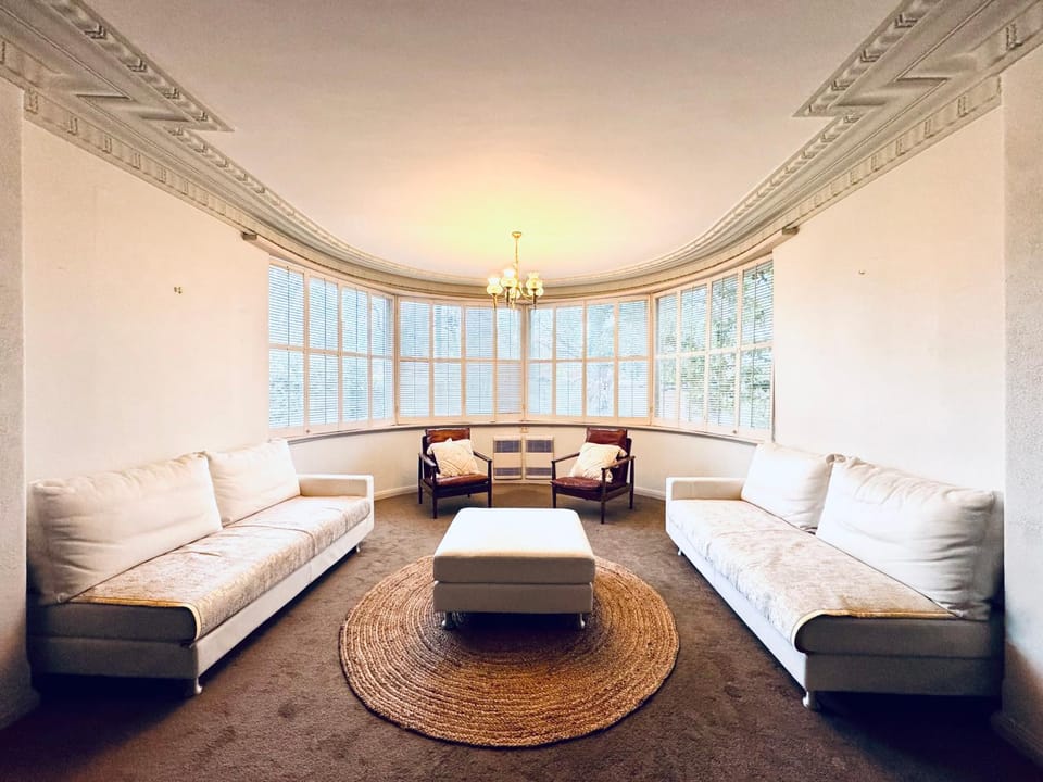 Cozy Beachside 5BR Home with Pool, Rumpus & King beds House in Hampton