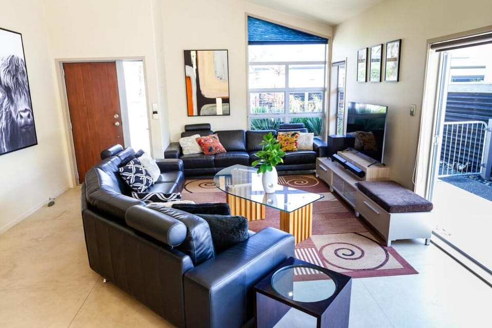 Best enjoyed with friends, all the toys for fun! House in Bay Of Plenty