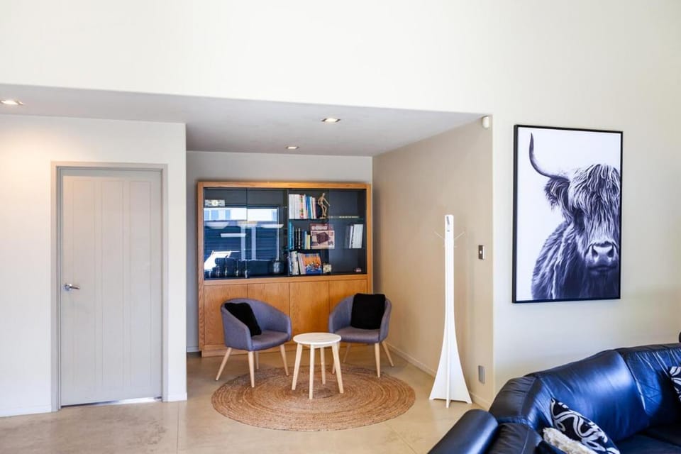 Best enjoyed with friends, all the toys for fun! House in Bay Of Plenty