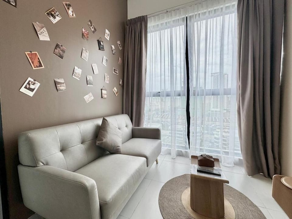 Urban Suites #Tiny walnut 2BR1bath suite #Infinity Pool #4pax #2 Queens #Quality well maintained #Private host Apartment in George Town